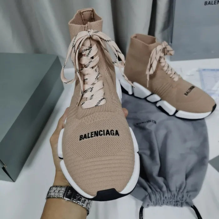 B - SNEAKERS