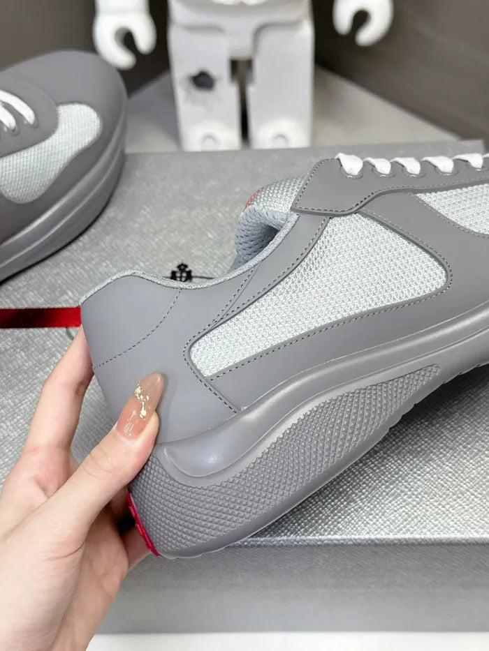 P - SNEAKERS