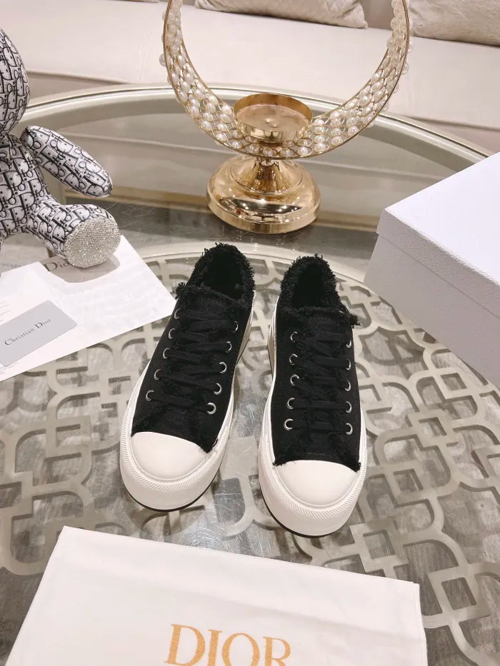 D - SNEAKERS