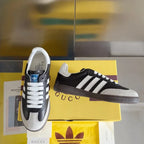 SNEAKERS 11