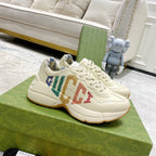 SNEAKERS 26