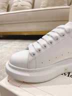 A - SNEAKERS