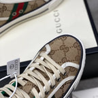 SNEAKERS 14
