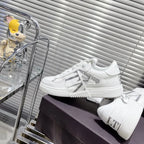 V - SNEAKERS