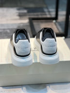 A - SNEAKERS
