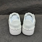 V - SNEAKERS