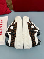 V - SNEAKERS