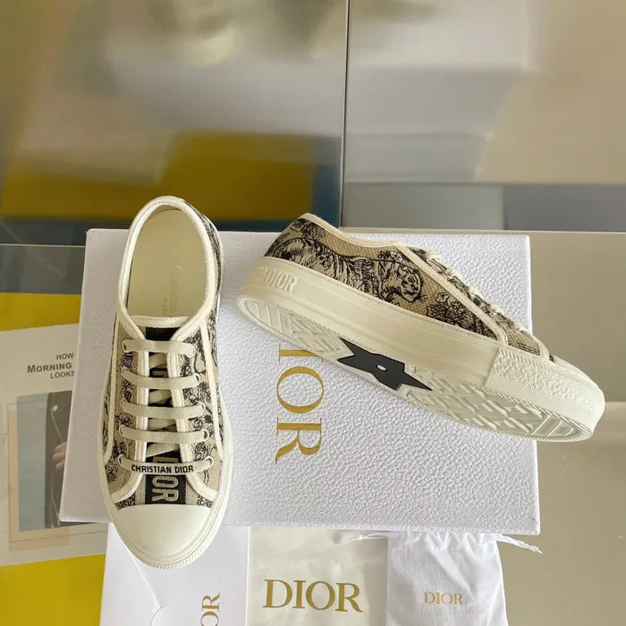 D - SNEAKERS