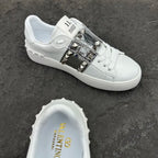 V - SNEAKERS