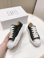 A - SNEAKERS