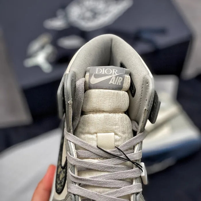 N - SNEAKERS