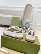 SNEAKERS 28