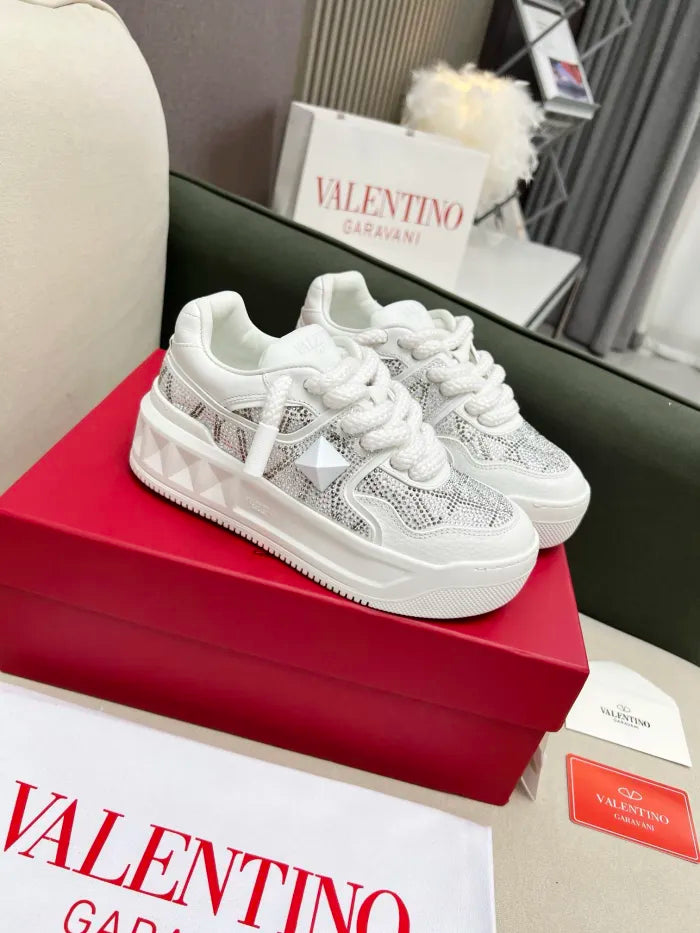 V - SNEAKERS
