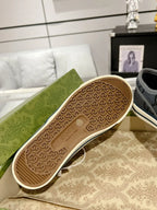 SNEAKERS 22