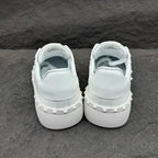 V - SNEAKERS