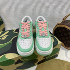 B - SNEAKERS