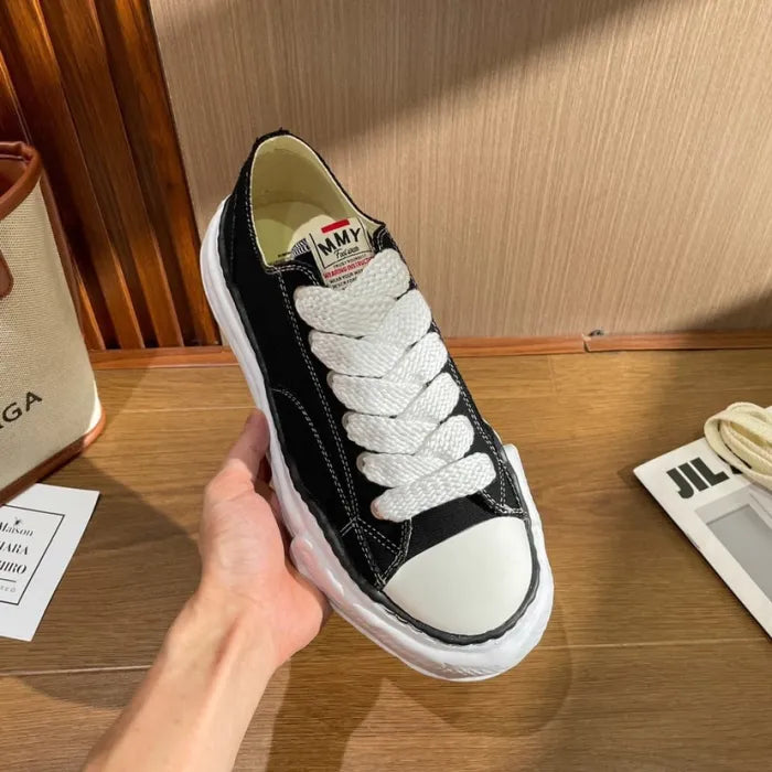 A - SNEAKERS