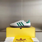 SNEAKERS 19