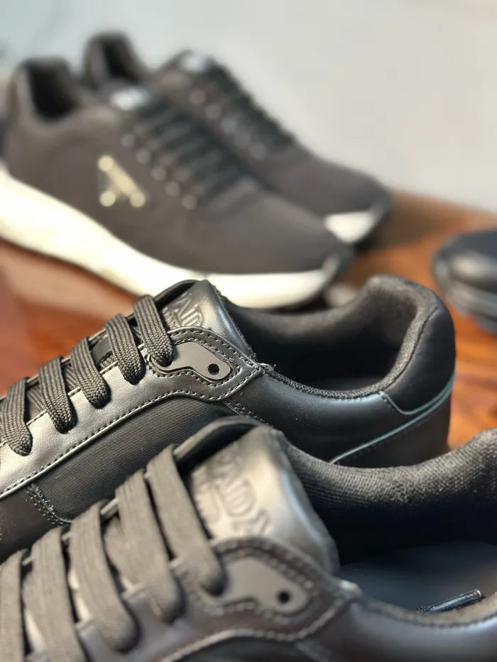 P - SNEAKERS