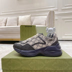 SNEAKERS 26