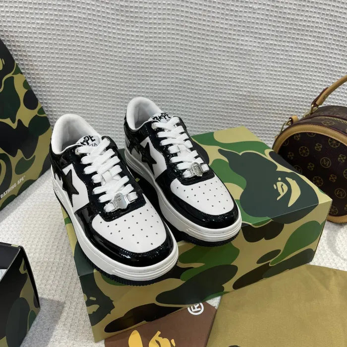 B - SNEAKERS