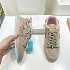 B - SNEAKERS