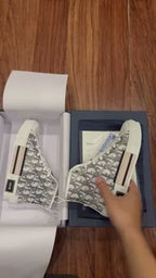 D - SNEAKERS