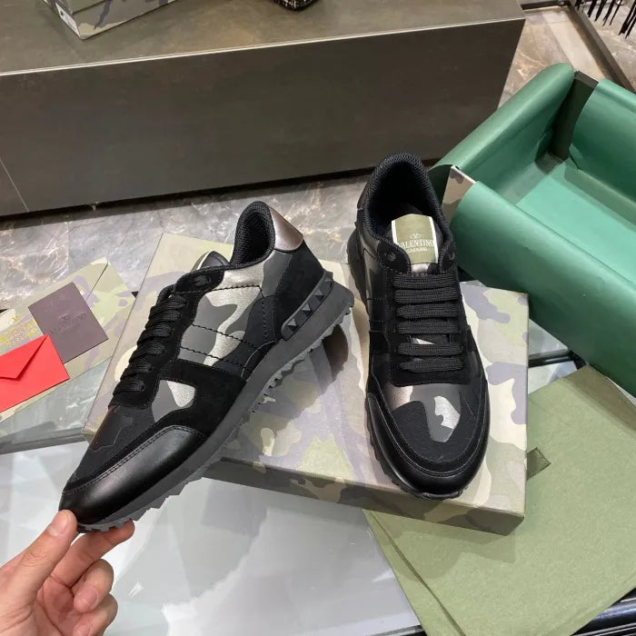 V - SNEAKERS