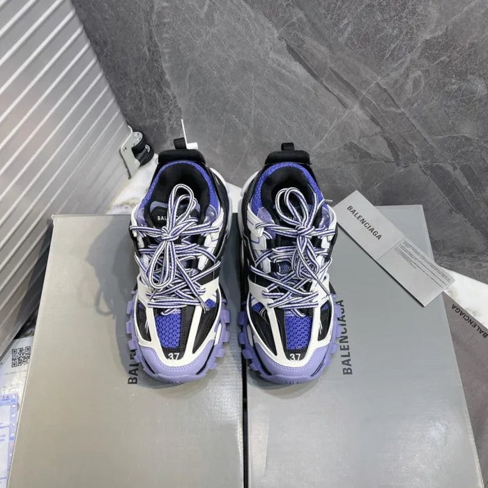 B - SNEAKERS