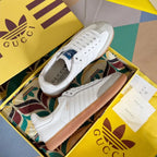 SNEAKERS 10