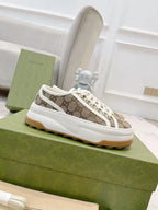 SNEAKERS 28