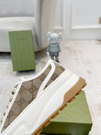SNEAKERS 28