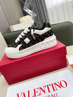 V - SNEAKERS