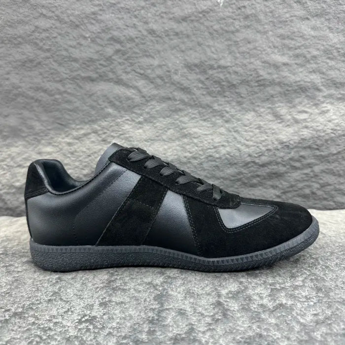 M - SNEAKERS